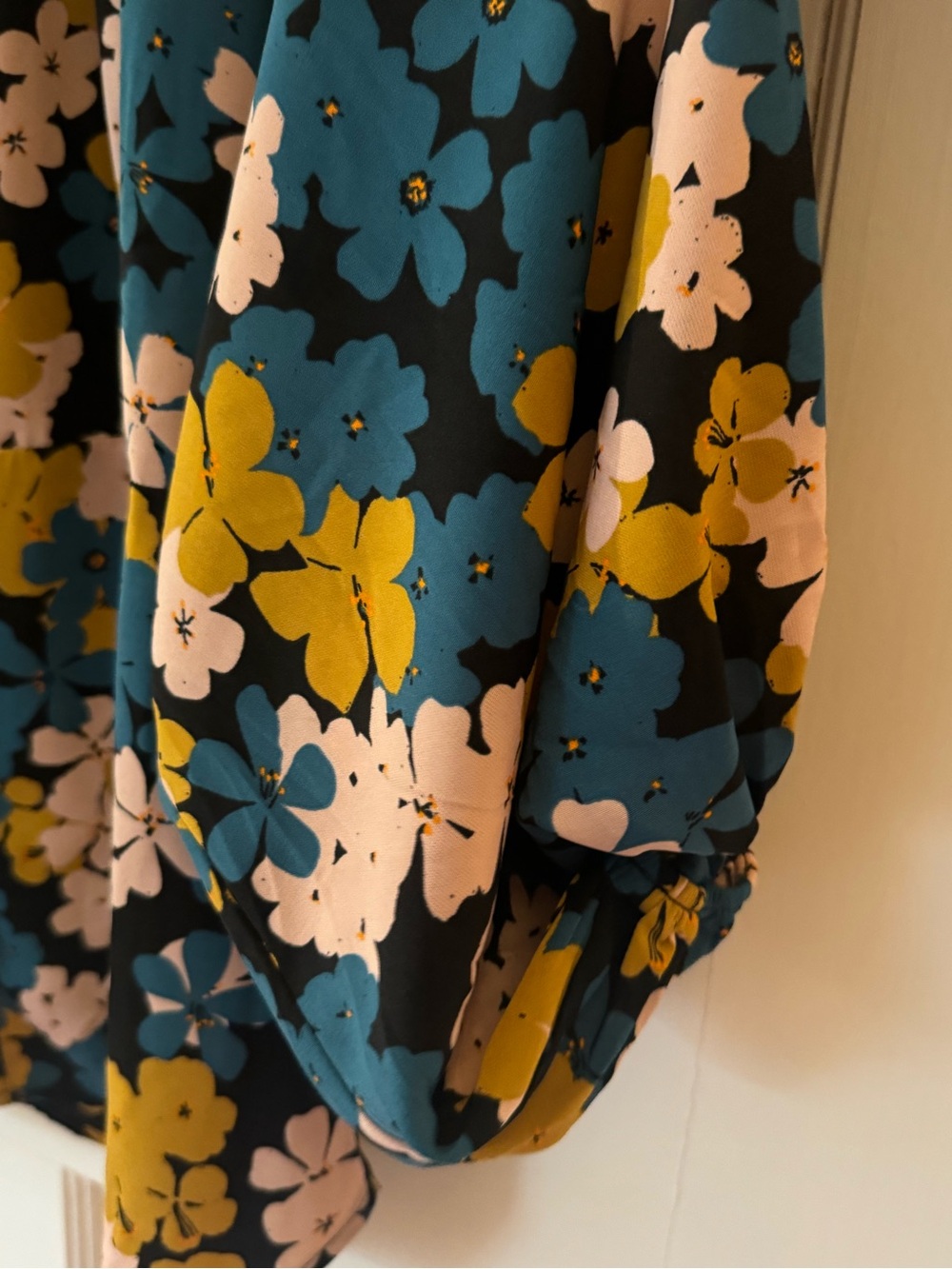 CAbi Women's Favorite Floral Blouse Top Multi Color Boho Size Medium - Picture 4 of 12